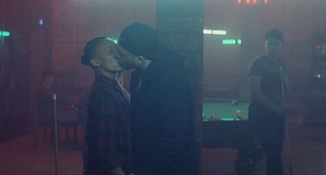 „Zaraźliwe” pocałunki w nowej wizerunkowej kampanii marki Absolut (wideo)