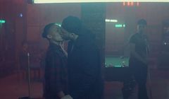 „Zaraźliwe” pocałunki w nowej wizerunkowej kampanii marki Absolut (wideo)