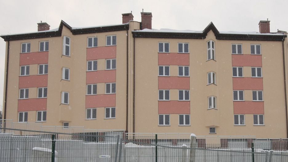 Śląskie. Jeden z wcześniej wybudowanych budynków komunalnych przy ul. Wapiennej w Bielsku-Białej.