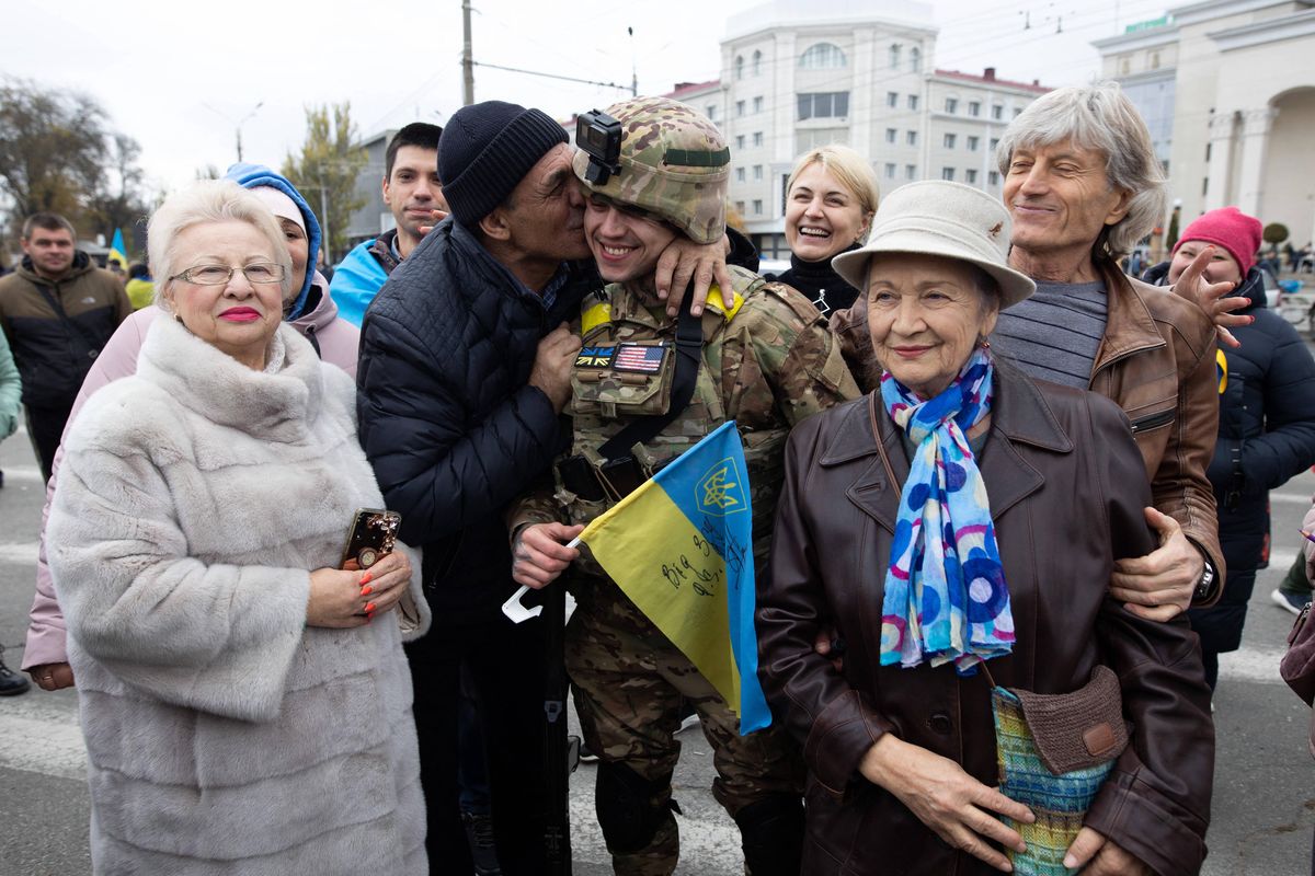 Mieszkańcy obwodu chersońskiego świętowali zwycięstwo Ukrainy w swoich miastach i ucieczkę Rosjan