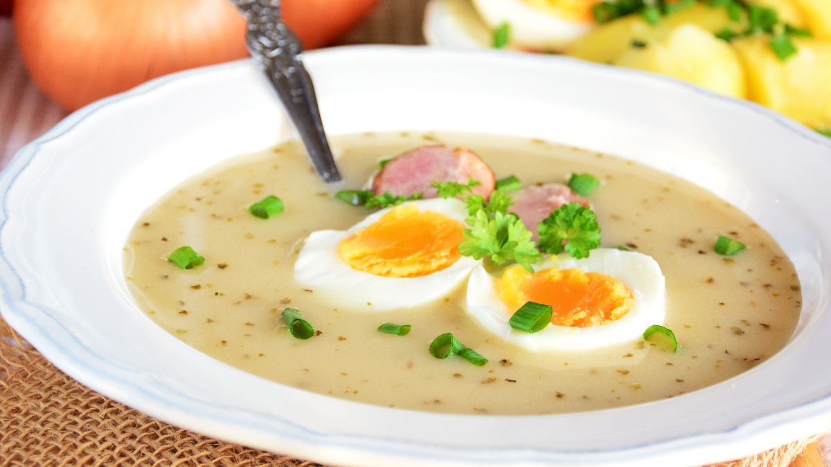 Żurek wielkanocny - prosty przepis na świąteczną klasykę