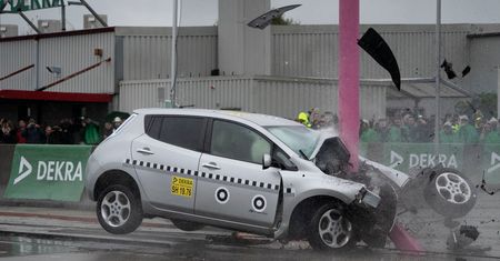 Mechanika zderzeń samochodowych