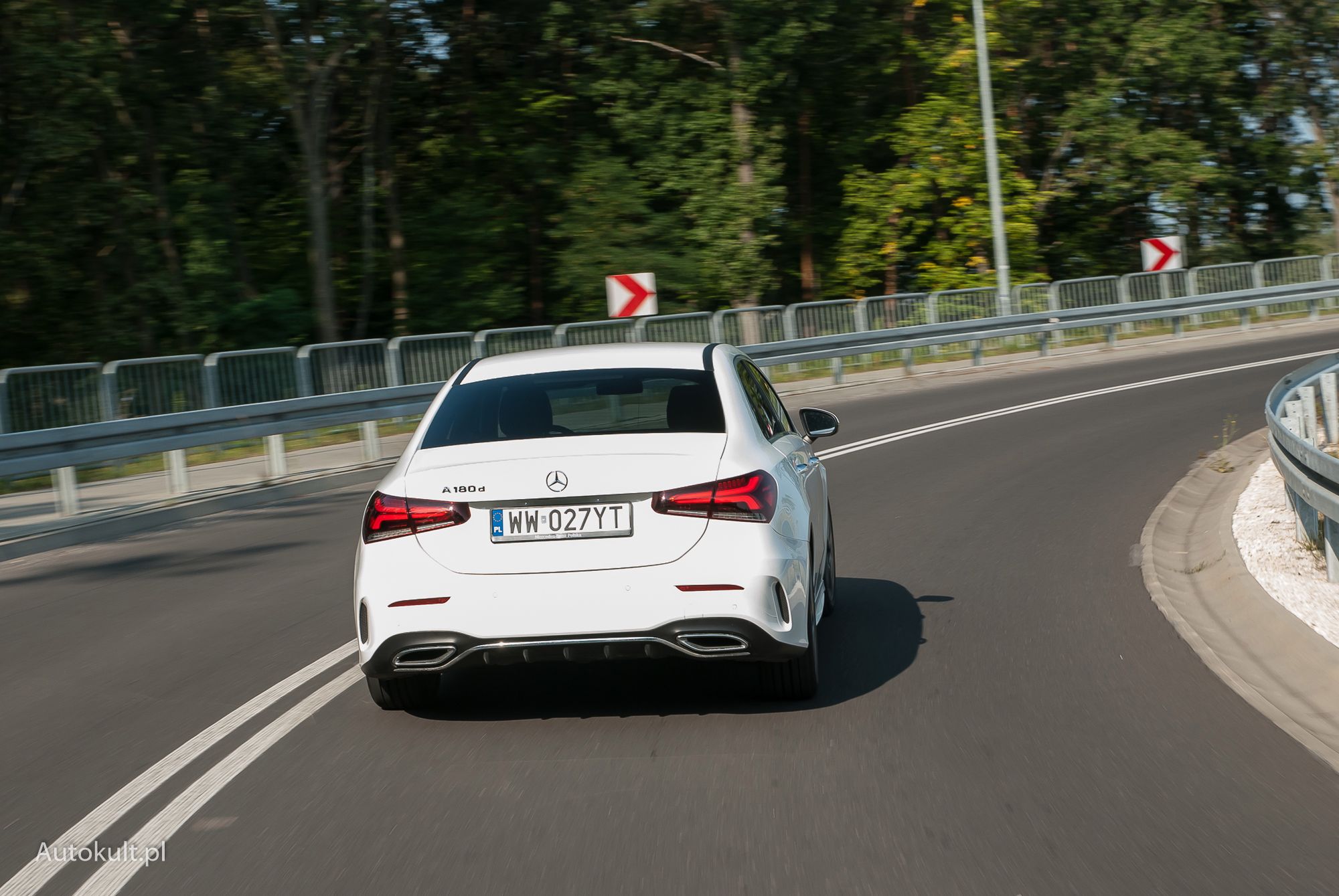 Najoszczędniej na autostradzie jest jeździć kompaktami z silnikiem Diesla. Ten mercedes zużywa przy prędkości 140 km/h tylko 5,3 l/100 km.
