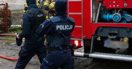 Ogromny smród w bloku. Wezwano policję i strażaków