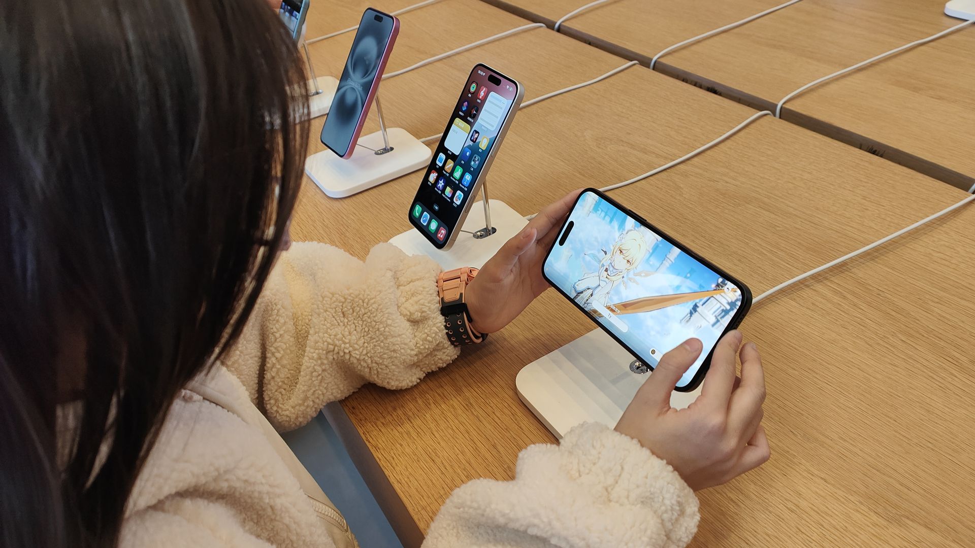 Apple transportuje 600 ton iPhone'ów. Chce uniknąć ceł