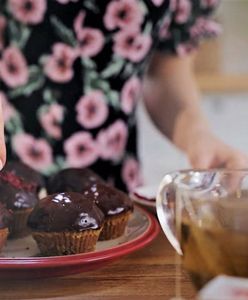 Smacznego! Batatowe muffinki z melisą i wiśniową nutą