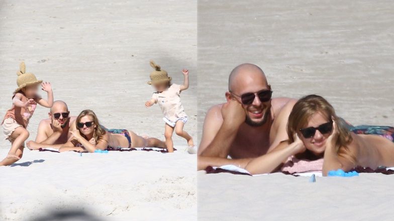 Agnieszka Kaczorowska z rodziną na plaży