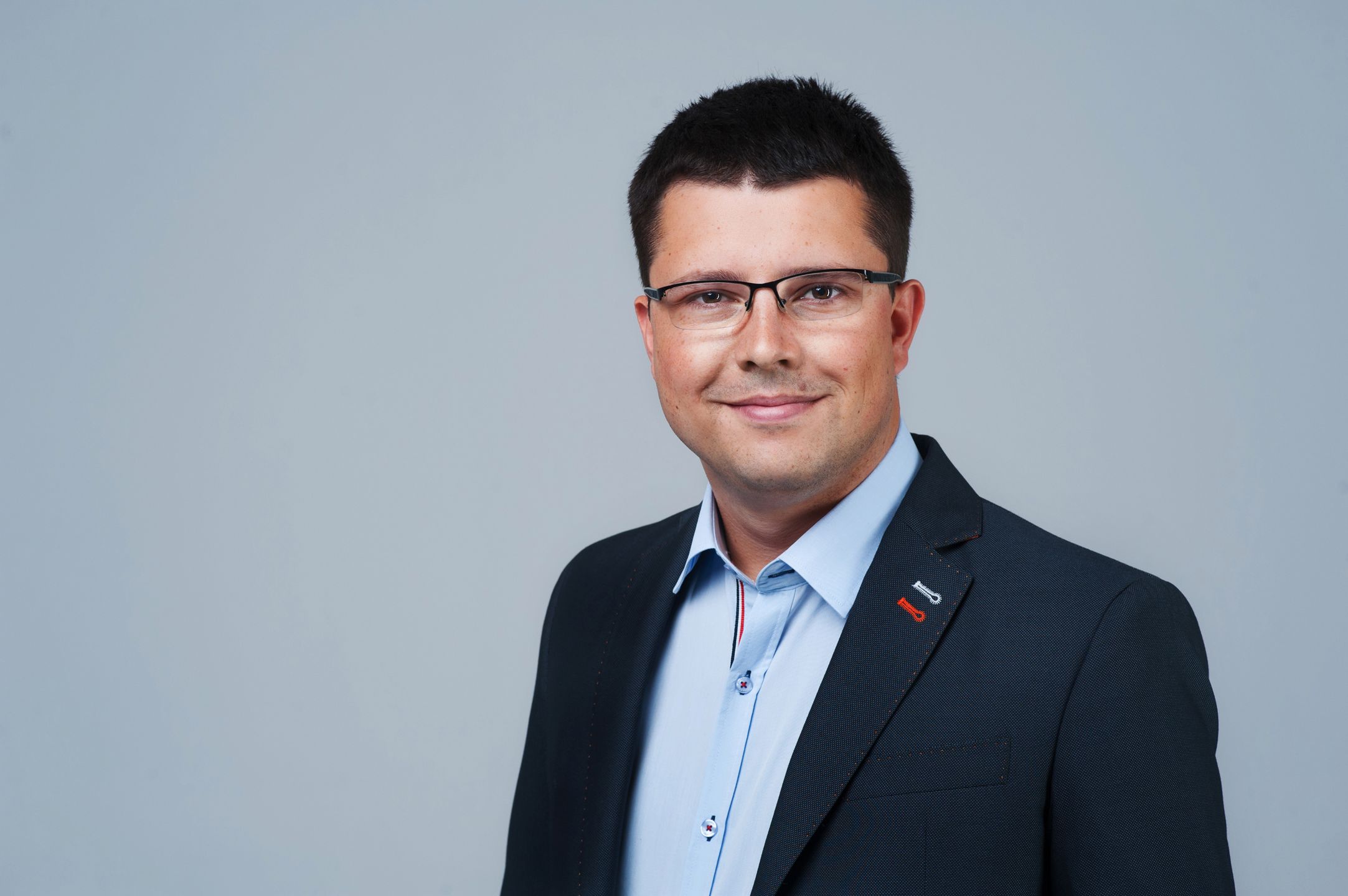 Jak wykonać portret biznesowy? Skuteczne rady i schematy oświetlania [poradnik] 18