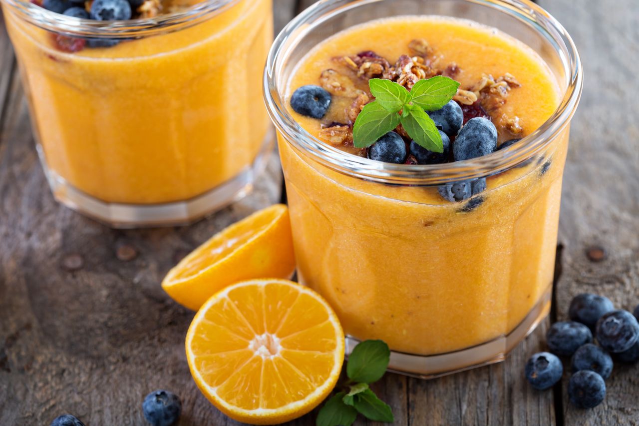 Orange and mango smoothie with granola
