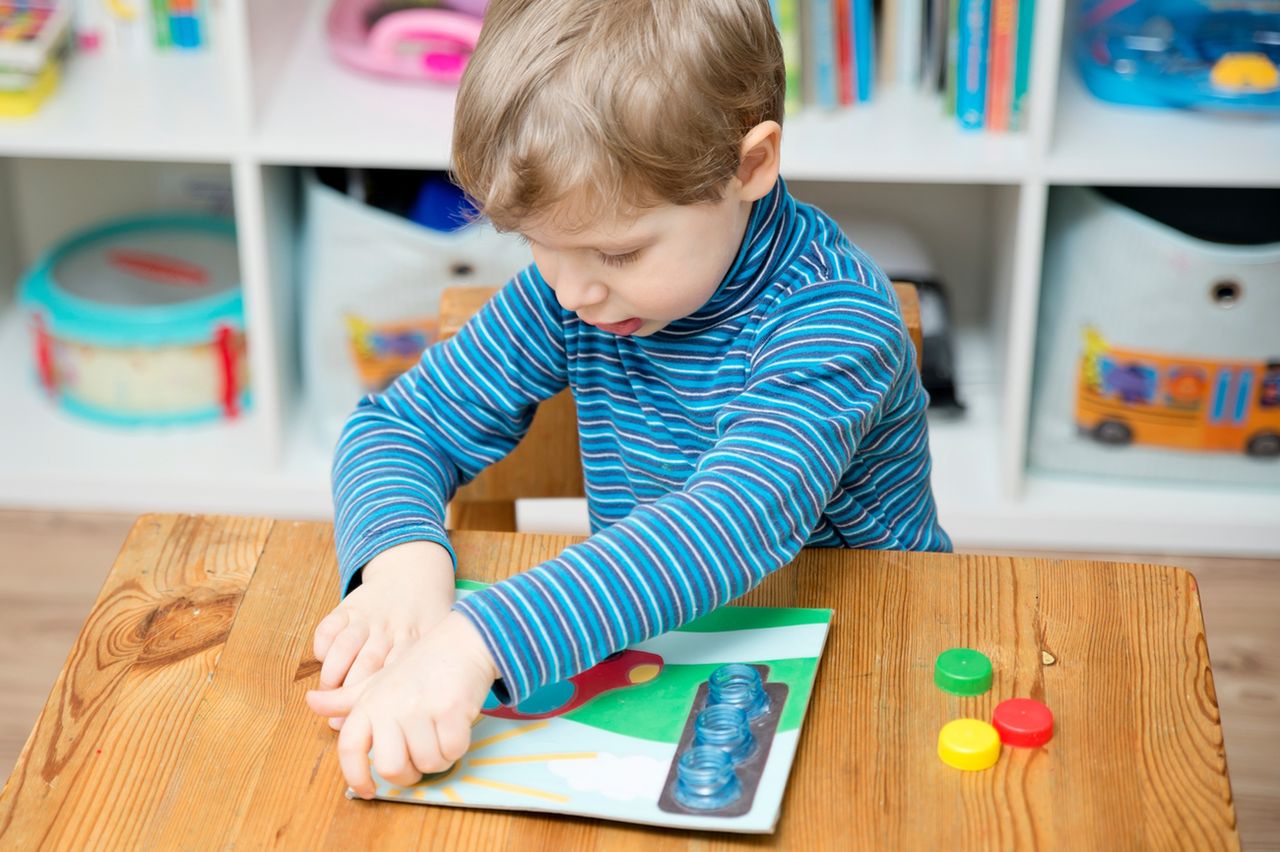 Autyzm atypowy – objawy, przyczyny i leczenie