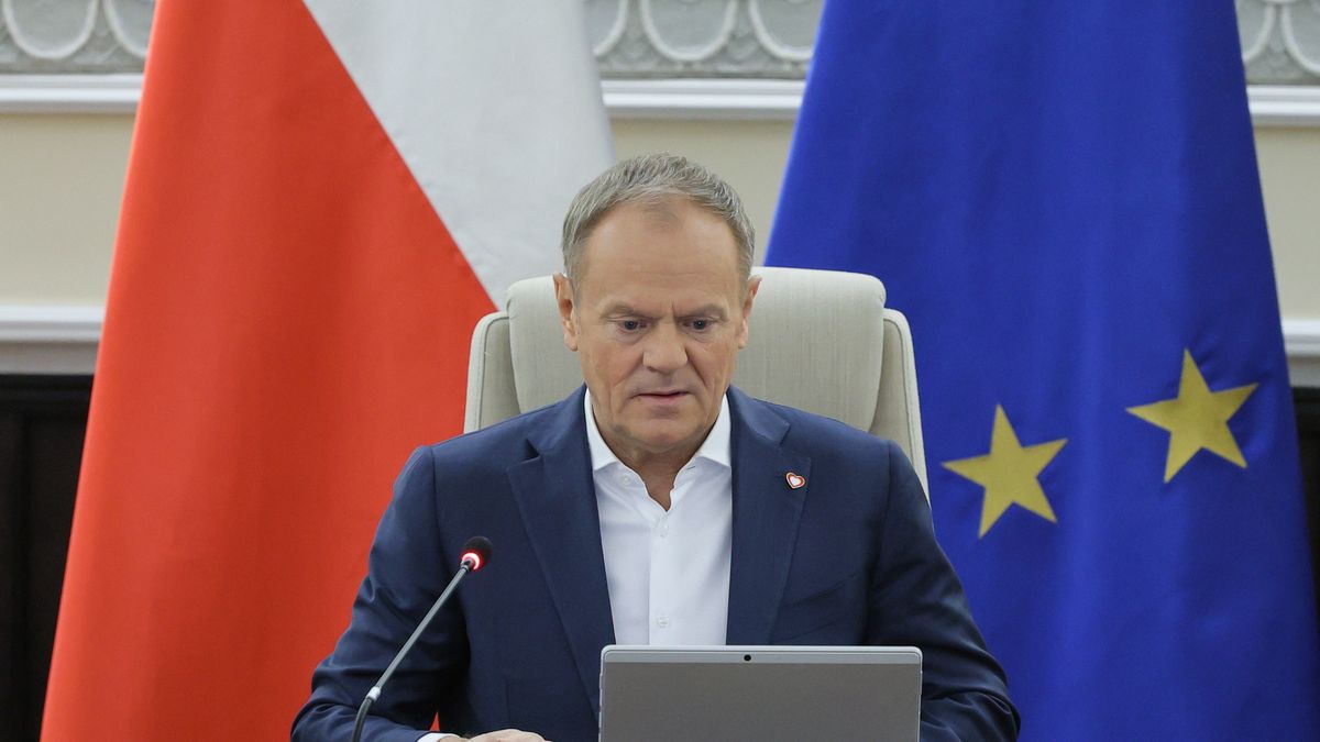 Donald Tusk
Rafa� Guz
kancelaria, KPRM, obrady, polityk, polityk polityka, polityka, Polski, posiedzenie, rada ministr�w, rady ministr�w, rz�d, rz�d Tuska, rz�du