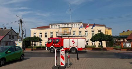 Podejrzenie podłożenia ładunku wybuchowego. Akcja służb w centrum Gostynina