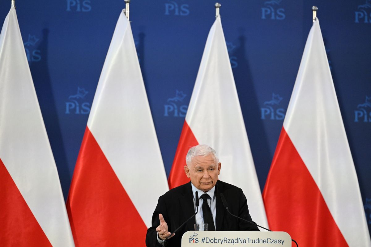 Prezes Prawa i Sprawiedliwości Jarosław Kaczyński podczas spotkania z mieszkańcami w Stalowej Woli.