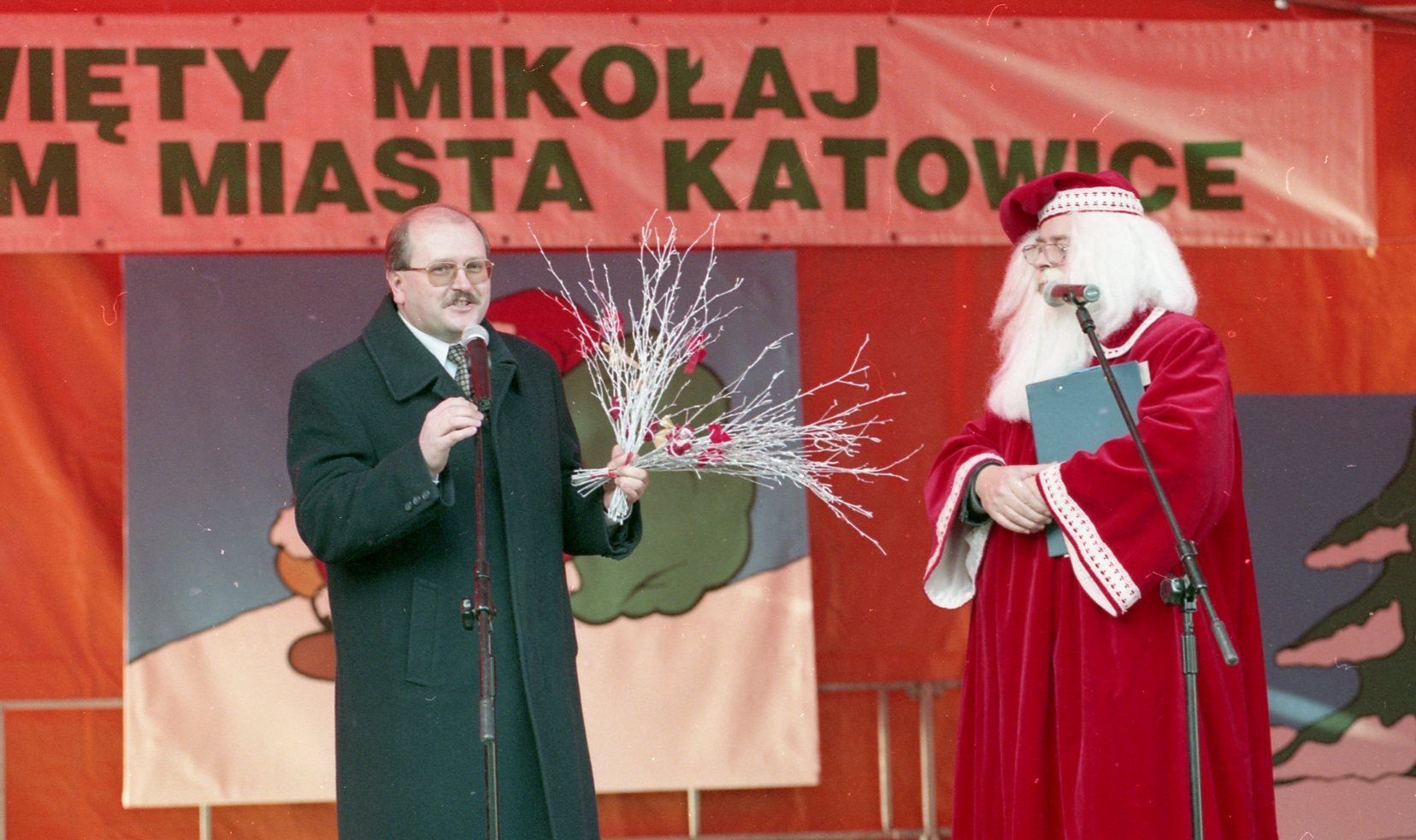 Święty Mikołaj 26 lat temu przyleciał do Katowic. Mikołajki w 1999 roku miały klimat epoki