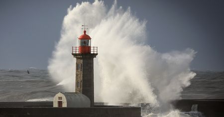 Sztorm i śnieżyce w Portugalii. Wiele interwencji