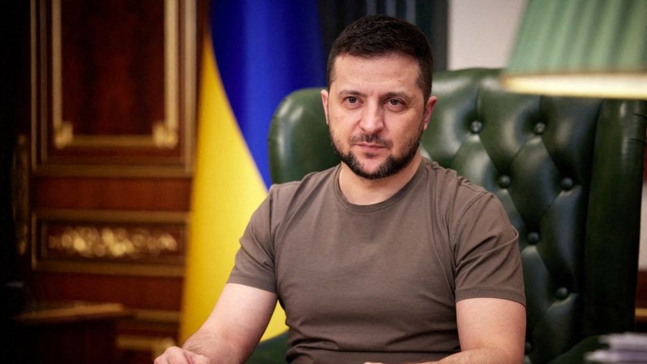 Wojna w Ukrainie - konferencje prezydenta Ze?enskiegoThis handout picture taken and released by Ukrainian presidential press-service on March 21, 2022 shows Ukrainian President Volodymyr Zelensky addressing Ukrainian people during a broadcast speech. (Photo by UKRAINIAN PRESIDENTIAL PRESS SERVICE / AFP) / RESTRICTED TO EDITORIAL USE - MANDATORY CREDIT "AFP PHOTO /UKRAINIAN PRESIDENTIAL PRESS SERVICE " - NO MARKETING - NO ADVERTISING CAMPAIGNS - DISTRIBUTED AS A SERVICE TO CLIENTSSTR