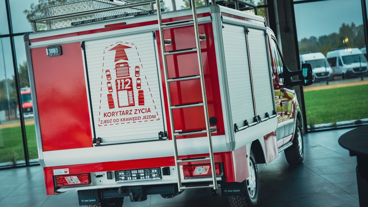 Wóz strażacki na Fordzie Transit