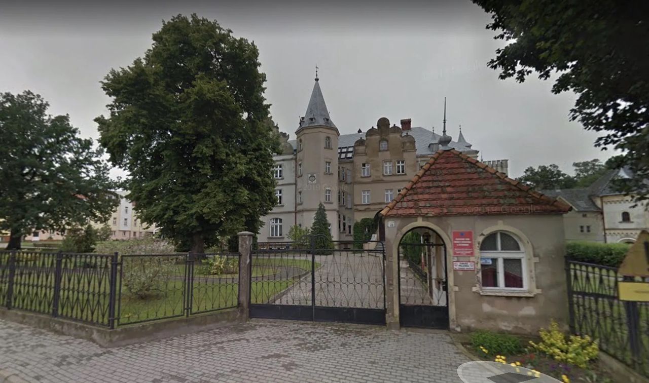 Szczepienia na COVID. Zmarły w DPS-ie 73-latek już po sekcji zwłok. Trwa wyjaśnianie śmierci (fot. Google Maps)