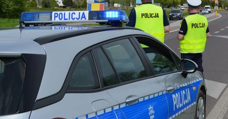 Pijana mama przewoziła bez fotelików i zapiętych pasów dwoje dzieci