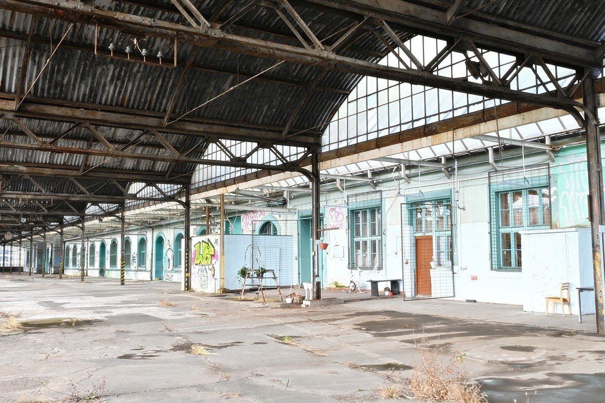 Opuszczony dworzec popada w ruinę - Wrocław