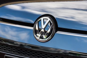 Białystok: policja ma nowe radiowozy marki Volkswagen Crafter