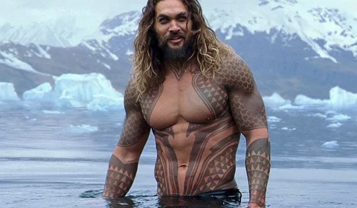 Jason Momoa przed goleniem brody