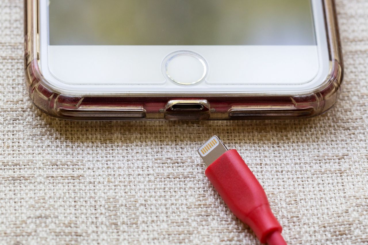 A smartphone with an atomic battery will practically not require charging.