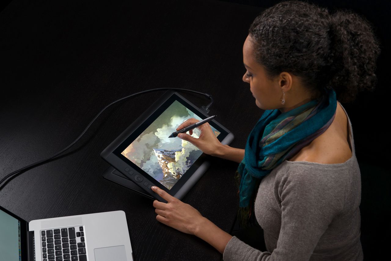 Tablet graficzny Wacom Cintiq 13HD aż o 700 zł taniej w promocji Akcja wymiany