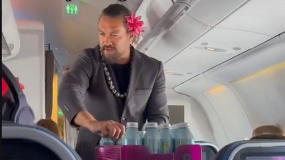 Jason Momoa zaskoczył współpasażerów