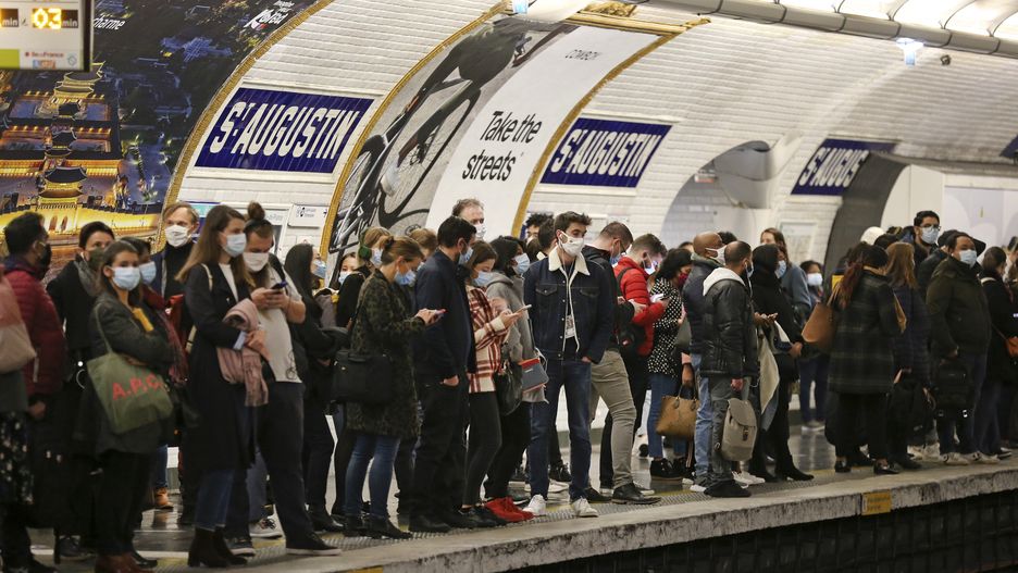Koronawirus. Francja: nadchodzi fala zakażeń brytyjskim wariantem wirusa?
