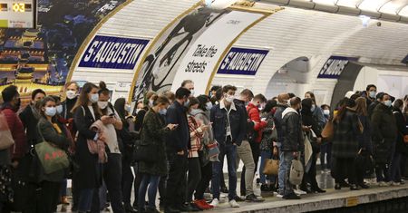 Koronawirus. Francja: nadchodzi fala zakażeń brytyjskim wariantem wirusa?