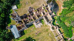 Postołowo: Rezydencja jak z Łapalic. Budowa stanęła