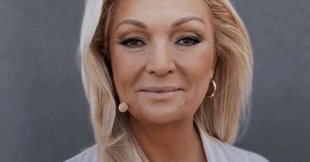 Idealna "przejściówka" na wiosnę 2025. Znane Polki noszą ją zamiast kurtki