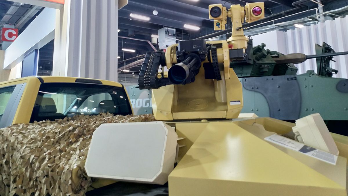 "Potwór z Tarnowa" zamontowany na pick-upie podczas targów MSPO.