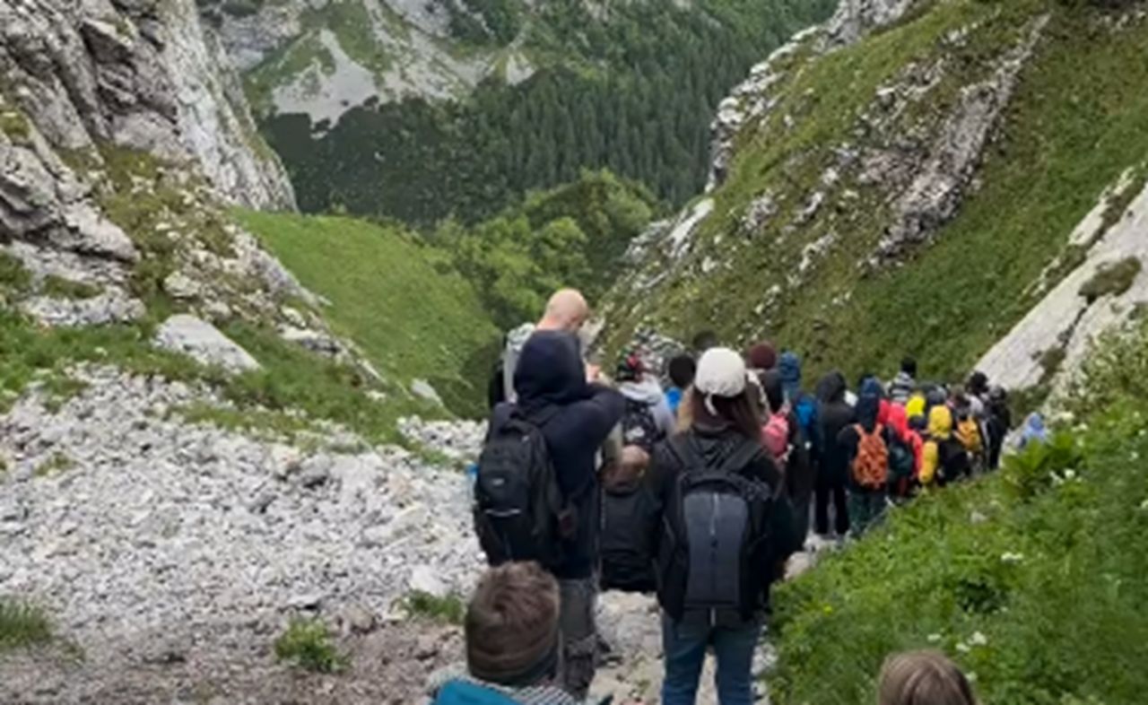 "Korek po tatrzańsku". Setki turystów na szlaku