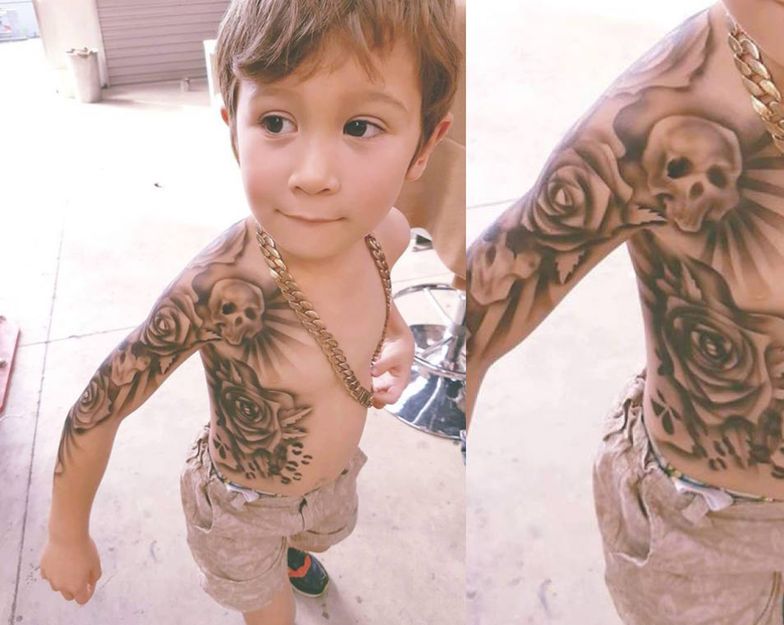 Chłopiec z tatuażami od Benjamina Lloyda