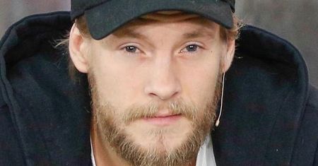 Fabijański skromnie o sobie: "Czytam, że mam kaprawe oczka i świński ryj"
