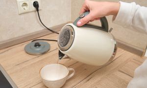 Używasz takiego czajnika? Chemiczka ostrzega