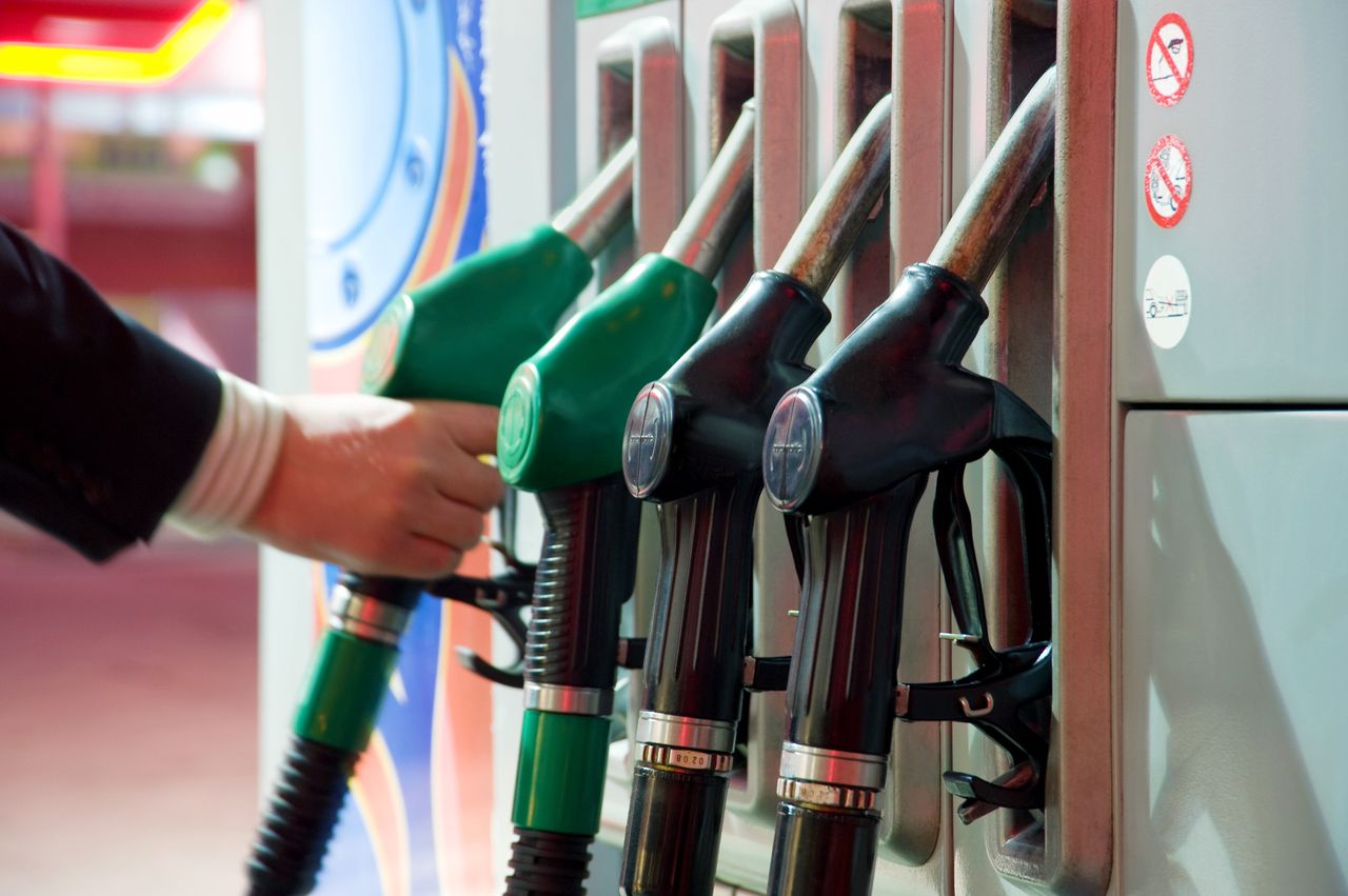 Sieci paliwowe kuszą promocjami. Kierowcy mogą liczyć na tańsze paliwo w majówkę