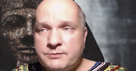 Jasnowidz rok temu mówił o "nowej zarazie" widocznej gołym okiem. Przewidział małpią ospę?!