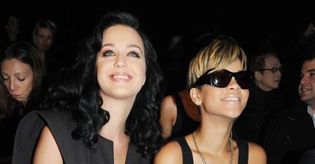 RIHANNA ZROBI STRIPTIZ na jej wieczorze panieńskim?