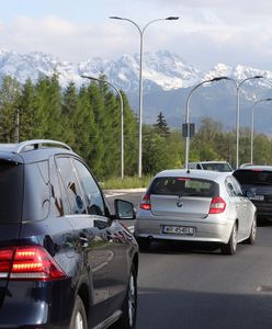 Bójka w Tatrach o... miejsce parkingowe, czyli długi weekend w Polsce [WIDEO]