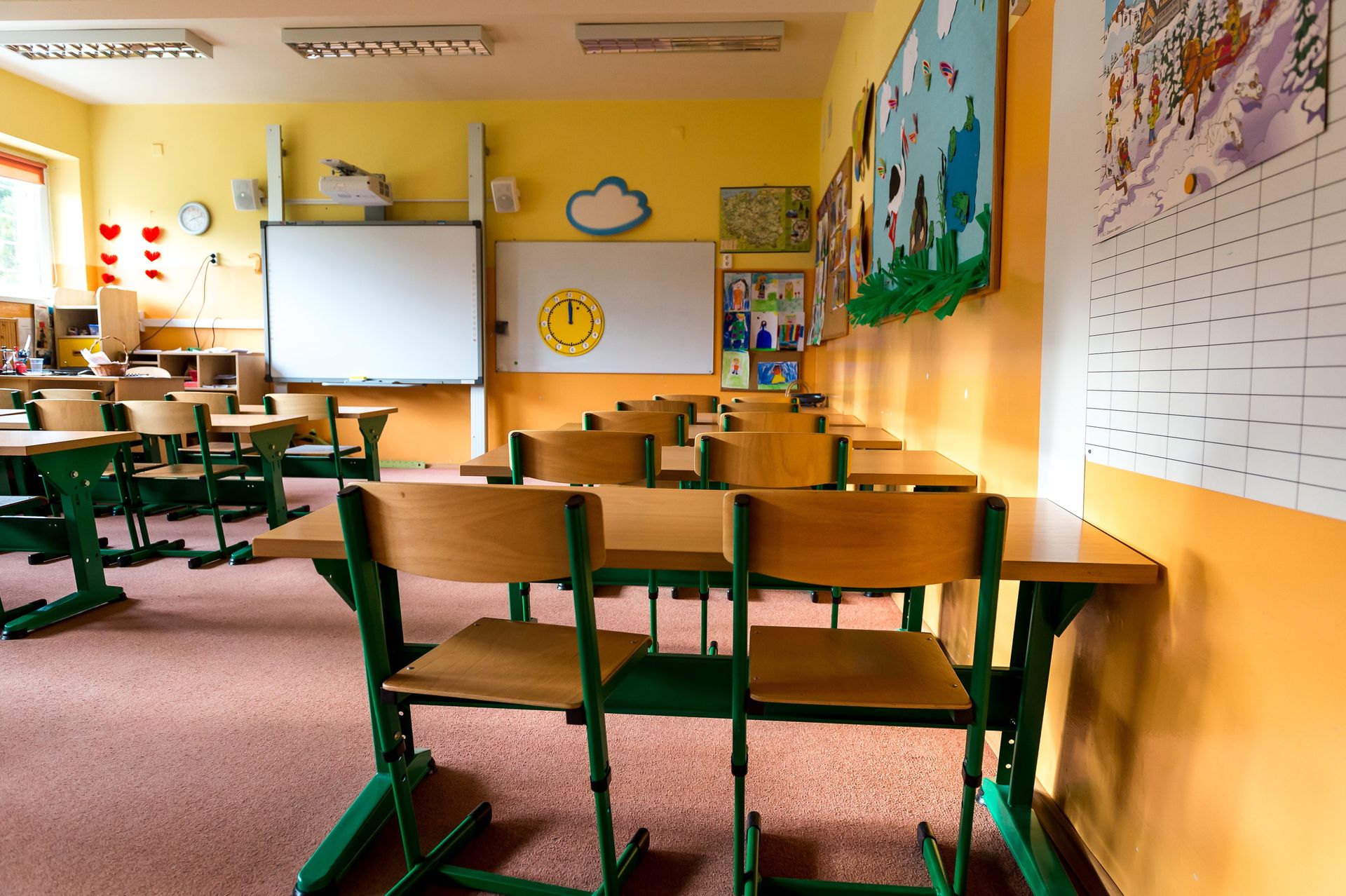 Szkolny 2026: Zakaz smartfonów, stołówki na diecie i rewolucja w edukacji