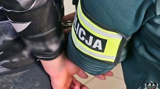 Walim: 39-latek aresztowany za uderzenie policjanta pięścią w twarz. Wcześniej groził kobietom z dzieckiem