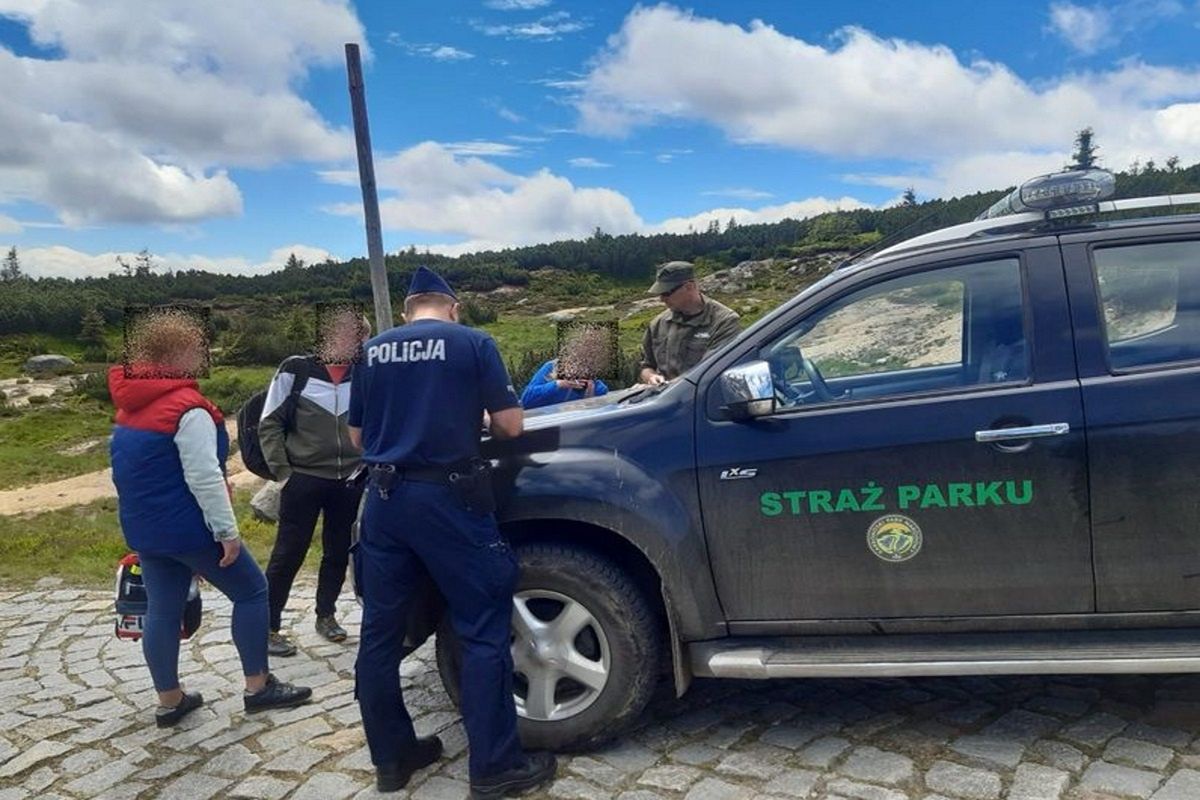 Wakacje. Nastolatek zgubił się rodzicom w Karkonoszach. Wezwano policję i GOPR