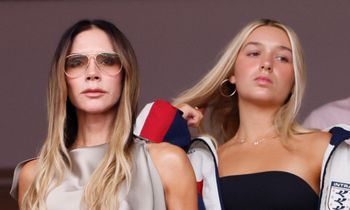 Victoria Beckham inwestuje MILIONY w firmę 15-letniej Harper! Do premiery jeszcze rok, a długi już rosną...