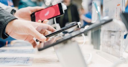 iPhone z trudnym początkiem 2024. Przyczyny spadku sprzedaży