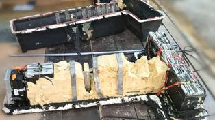 Wstrzymali ruch samochodów elektrycznych przez Most Krymski. Boją się eksplozji