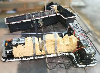 Wstrzymali ruch samochodów elektrycznych przez Most Krymski. Boją się eksplozji