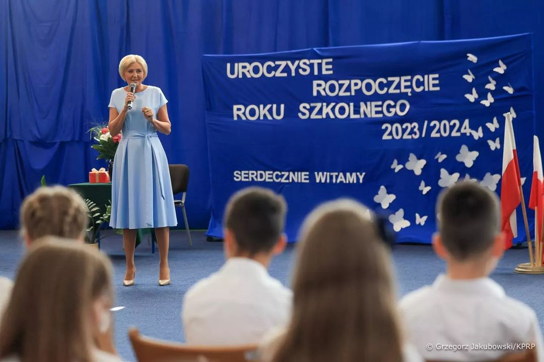Agata Kornhauser-Duda wystąpiła w błękitnej sukience 